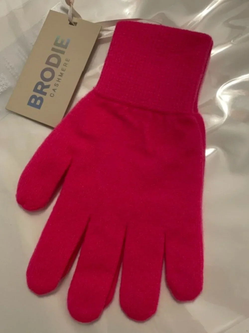 BRODIE CASHMERE Classic Cashmere Gloves in Neon Pink Size OS NWT